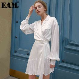 [EAM] Women White Irregular Pleated Elegant Dress Notched Long Sleeve Loose Fit Fashion Spring Autumn 1DD8043 210512