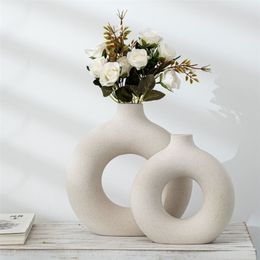 Nordic Ceramic Vase White Donuts Circular Hollow Flower Pot Office Desk Living Room Interior Decor Home Decoration Accessories 211214