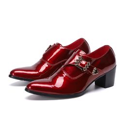 Luxury Italian Men Business Shoes Pointed Toe Formal Dress Shoes Metal Charm Genuine Leather Party Men Shoes Red Large Size