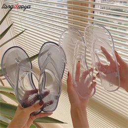 Flip Flops Women Flat Transparent Beach Slippers Women Sandals Non-slip Summer Crystal Korean Bathroom Slippers women Plastic Y1120
