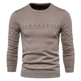 New Men Knitted Sweater Polyester Cotton Round Neck Winter Clothing Solid Colour Slim Casual Sweaters Y0907