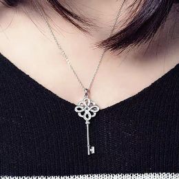 Pendant Necklaces 2021 Fashion Classic Design Chinese Knot Key Charm Women Silver Colour Zircon Necklace For Wedding Jewellery Gift