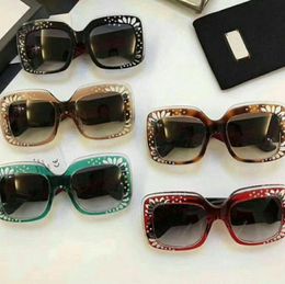 High quality lady bee big box sunglasses rhinestone letter sealed glasses travel driving sunshade mirror social gift