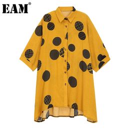 [EAM] Women Big Size Irregular Yellow Printed Dots Blouse Lapel Half Sleeve Loose Shirt Fashion Summer 1DD7597 210512