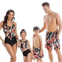 Family Matching Swimwear Floral Swimsuit Mother Daughter Bikini Beachwear Swimming Trunks Men Kids Bathing Suit 210521