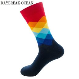 Plus Size Gradient Colorful Comfortable Combed Cotton Socks Men Casual Fashion Spring Autumn Crew Socks Funny Happy Men Socks X0710