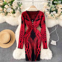 SINGREINY Retro Jacquard Knitted Dress Women V Neck Long Sleeve Slim Sheath Dress Autumn Winter Sexy Bodycon Sweater Short Dress 210419