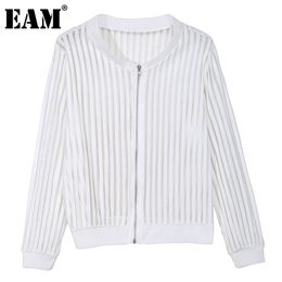 [EAM] Loose Fit White Hollow Out Striped Jacket Round Neck Long Sleeve Women Coat Fashion Spring Summer 1DD6978 210512