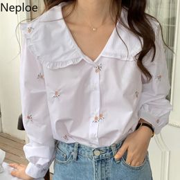 Neploe Blusas Mujer Womens Tops Peter Pan Collar Lantern Sleeve Shirts Embroidery Floral Blouses Loose Chic White Blouse 210422