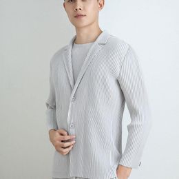 Top Quality Men's Casual Shirt Issey Pleated Men Jacket Men Designer Long Sleeve Jackets Coat Japanese Harajuku Cardigan Male Fold Tops 420