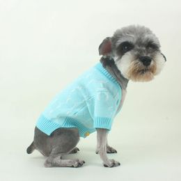 2 Colors Letter Knitted Pet Cardigan Designer Autumn Winter Dog Apparel Teddy Bulldog Schnauzer Outerwears