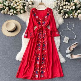 Fashion Temperament Ethnic Embroidery Vestidos Female V-neck Flared Sleeves Waist Slim Midi Dress GK129 210507