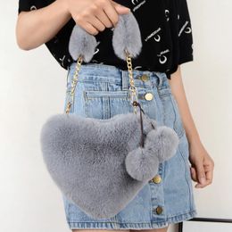 2021 Faux Purse Love borsa a tracolla in peluche a forma di cuore Inverno femminile Cute Clutch Chain Messenger bag Ladies Crossbody