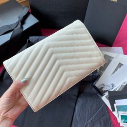 Klasik Lüks Tasarımcılar Zincir Omuz Çantaları Kadın Crossbody Gerçek Deri Kadın Açık Çanta Çanta Kılıf Boyutu: 22.5x14x4 cm