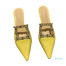 Designer 2021 Frauen Hausschuhe Luxus Strass Slip auf Maultieren Frau Dünne Ferse Folien Schuhe Mode Damen Hausschuhe Weibliche Flip Flops