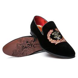 Mens Fashion Suede Leather Embroidery Loafers Mens Casual Printed Moccasins Oxfords Shoes Man Party Driving Flats EU size 38-45