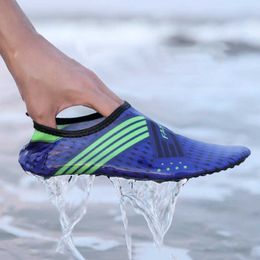 2021 New Men Aqua Shoes Quick Drying Beach Shoes Women Kids Breathable Sneakers Barefoot Upstream Water Shoes Sea Swimming Socks X0728
