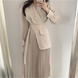 Korean Spring Fake Two Piece Pleated Dress Temperament V-Neck Puff Long Sleeve High Waist Office Lady Vestidos 210519