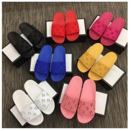 Designer classical hole rubber slippers sandals men's and women's slipper fashion beach shoes flat non-slip SIZE35-46