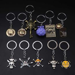 ONE PIECE Anime Keychain Car Bag Charm Key Chain Ring Pendant Keyring Luffy Hat Zoro Sanji Wanted Key Holder Accessories Jewellery Y0901