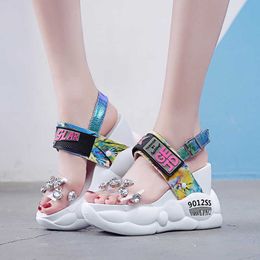 Moipheng Platform Sandals Women 2021 Chunky Super High Heels White Summer Fashion Transparent Diamond Wedge Rhinestone Y0721