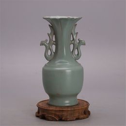 Jingdezhen antique porcelain (double phoenix ear and flower mouth bottle) collected by the people