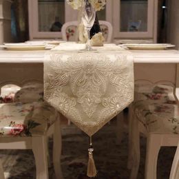 European Embroidered Floral Table Runner Luxury Modern Rice White Table Flag Decor for Dining Table Shoe Cabinet with Tassels 211117