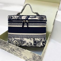 2022 new female fashion Cosmetic Bags designer canvas beauty bag luxury brand large capacity Animal pattern Embroidery makeup storage box girl