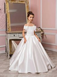 2021 New Arrival Flower Girl Dress Off Shoulder Floor Length Wedding Party Satin Ruffle Tulle Bow Princess