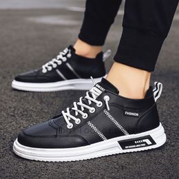 Platform Shoes Men F734g3 Fashion Women Running Shoe Skateboard Triple Black White Utility Red Mens Trainers Sports Sneakers Scarpe486 s