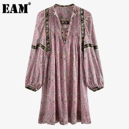[EAM] Women Pattern Printed Pleated Vintage Dress V-Neck Long Sleeve Loose Fit Fashion Spring Summer 7A038 21512
