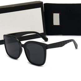 Marque de mode Hommes Femmes Lunettes de soleil Lunettes de soleil de luxe Marque de lunettes de soleil rondes en métal pour hommes Femme Miroir Lentilles en verre avec boîte et étui