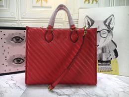 Designer Bags High Capacity Luxury Crossbody Bag With Adjustable Straps Shoulder Handbags Red Hasp Up Fashion Women Handbag Black Double Handle Tote Bag