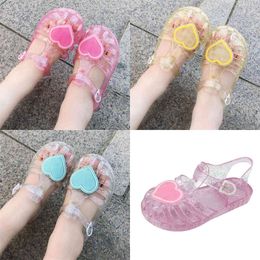 5 Pair / DHL Bambini Sandali per ragazze Bambini trasparenti Trasparente Gelatina Estate Diapositive Slippers per il tempo libero per bambini Scarpe sportive per bambini Princess Style Party Sport Beach Shoe Rain Boots H41RL4J