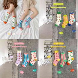 3 pcs Korea Brand Design Toddler Girl Cute Socks Lovely Kawaii Child Tube Flower and Plaid Pattern 210619