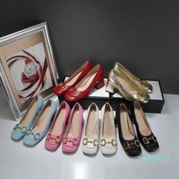 2021 Summer Fashion Sandali di colore grossolano Scarpe Pantofole con tacco alto da donna in metallo con scatola