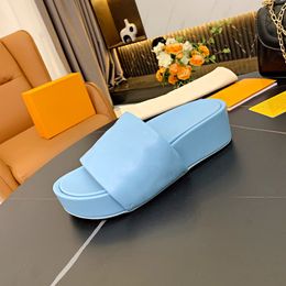 2021 Mulheres Designers Flat Slides Flip Flops Verão Casal Chinelos de Solução Grosseira Aumento de Sandálias de Atmosfera Simples 35-43