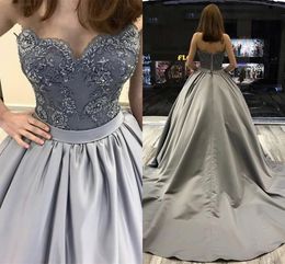 Grey Sleeveless Prom Dresses 2022 Sweetheart Neckline Scalloped Satin Lace Applique Pleats Evening Party Gown Floor Length Formal Occasion Wear vestidos