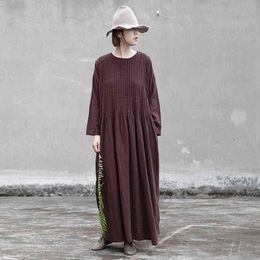 Johnature Retro Fashion Pockets O-neck Solid Colour Plus Size Dress Autumn Loose Comfortable Long Sleeve Women Dresses 210521