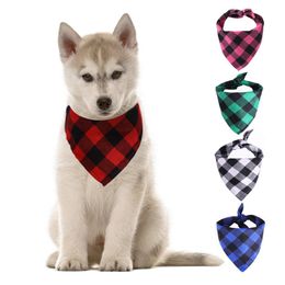 Dog Bandana Apparel Christmas Plaid Single Layer Pet Scarf Triangle Kerchief Husdjur Tillbehör Bibs för små medelstora stora hundar Xmas gåvor