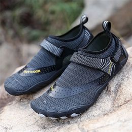 Quick Dry Wading Aqua Shoes For Men Women Nonslip Beach Sneakers Breathable Light Surfing Swimming Water Plus Size Y0714