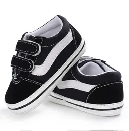 Yeni doğan kız bebek erkek çocuk yumuşak taban ayakkabı anti-slip tuval spor ayakkabı eğitmenleri prewalker black white 0-18m ilk walker ayakkabıları