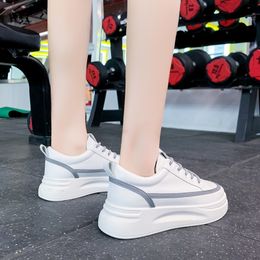 2021 Projektant Kobiety Buty do biegania Czarny Szary Refleksyjny Moda Damska Trenerzy Sportowe Sneakers Wysokiej jakości rozmiar 35-40 WQ