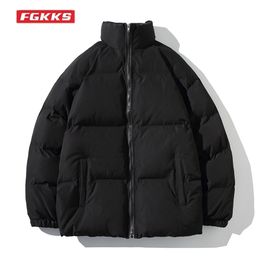 FGKKS Winter Men Parka Coat Thicken Warm Jacket Women Fashion Stand Collar Coat Street Solid Color Cotton Couple Parka Male 211129