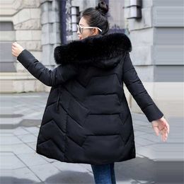 Fashion European Black Women's Winter Jacket Big Fur Hooded Thick Down Parkas Female Jacket Warm Winter Coat for Women 211112