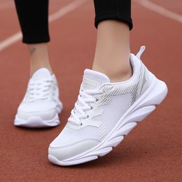 Wholesale 2021 Tennis Men Womens Sports Running Shoes Super Light Breathable Runners Black White Pink Outdoor Sneakers EUR 35-41 WY04-8681