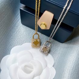 -2021 Gioielli Designer Ciondolo Collane Moda Donna Lockit Series Serie Blocco Selezione Key Collana Uomo Coppia regalo Set Diamond Gold Torque