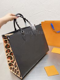 2021 Latest Women Designers Bags Leopard Print Side Large-capacity Shopping Bag Fashion Luxurys Shoulder Bags ON THE GO