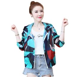 Sunprotection Coat Women Summer Outdoor Casual Loose Camouflage Hooded Sunscreen Lightweight Short Jacket Female LR1327 210531