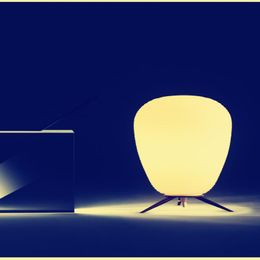 Candeeiros de mesa Lâmpada moderna Minimalista Criatividade Mesa de vidro branco Nórdica Decoração de sala de estar Quarto de cabeceira Casa Arte Decoração Luz